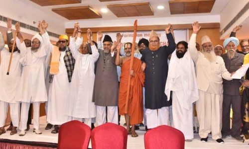 Show of Unity by Spiritual Gurus